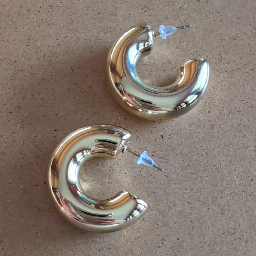 N/A ideal earrings crescent